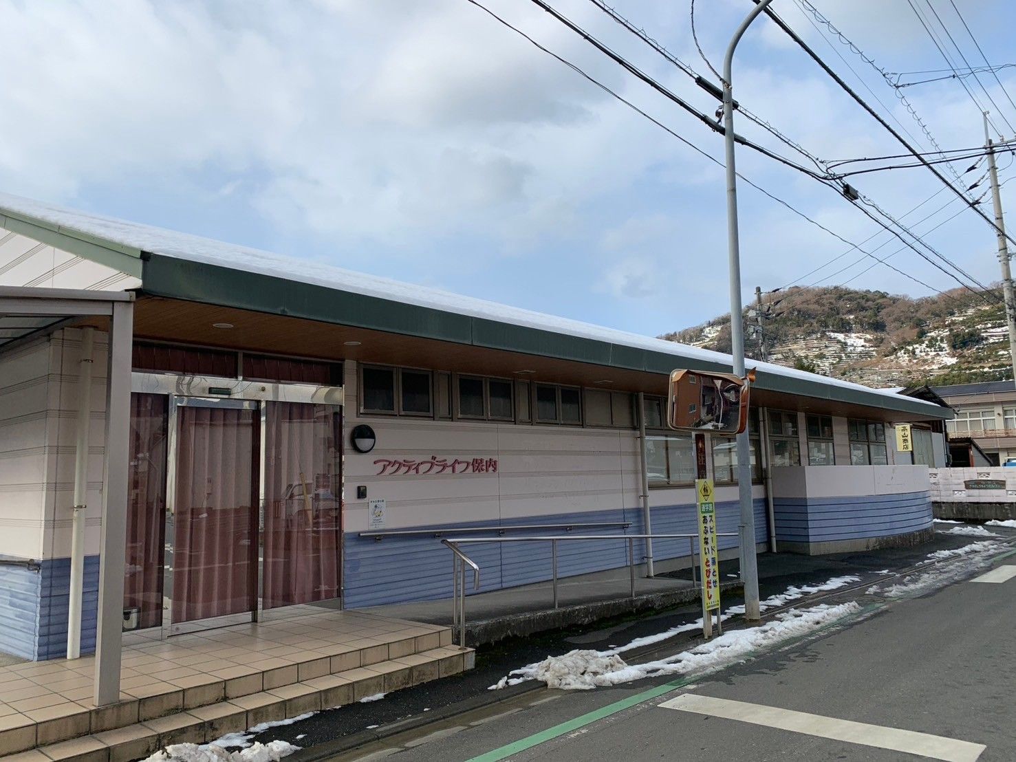 明るく清潔な外観