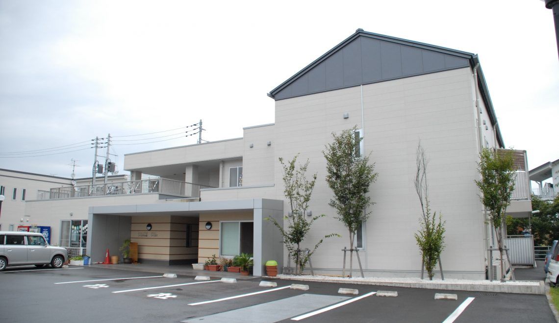 ゆったりとしたエントランスの建物