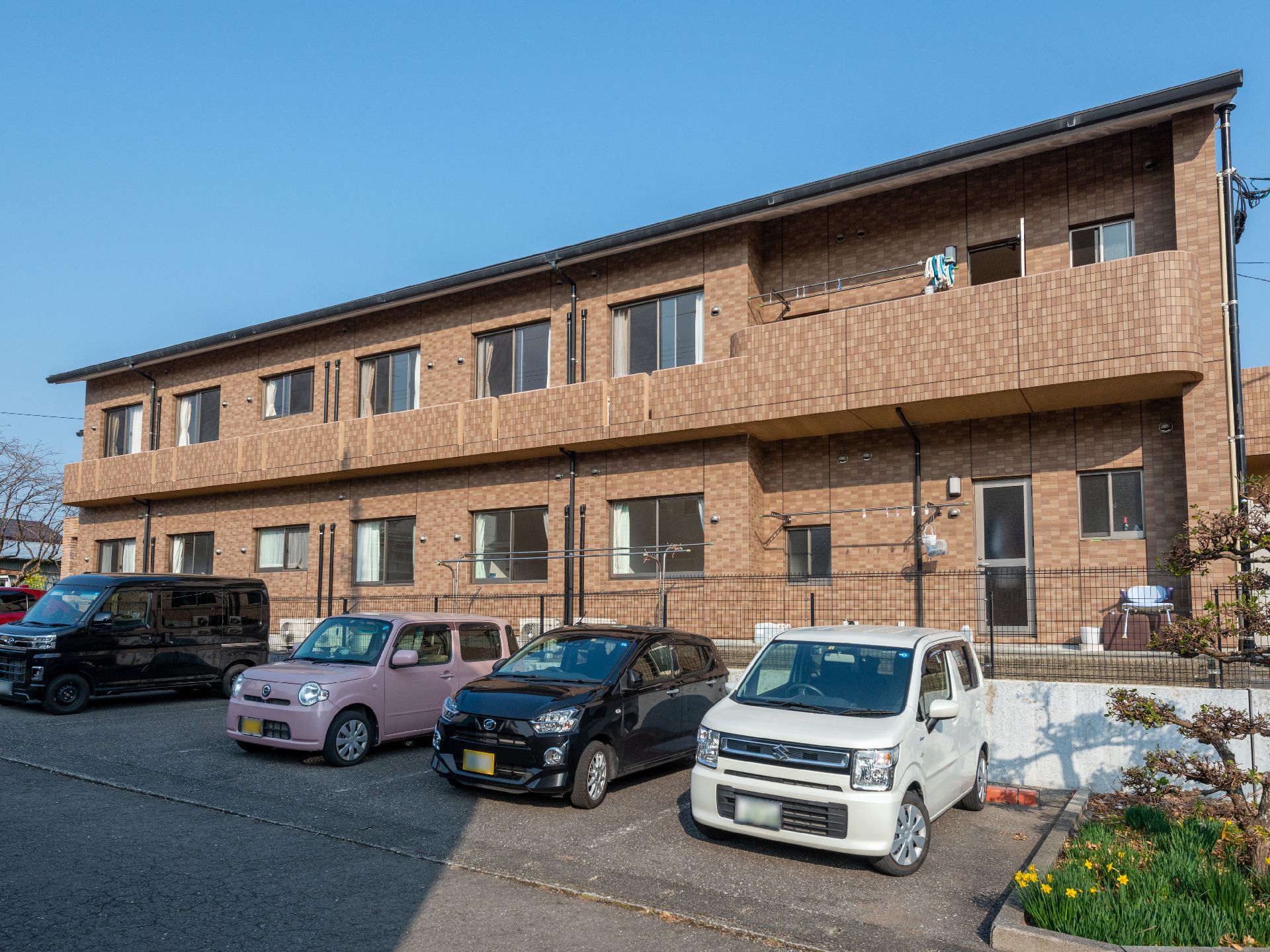 2階建てのグループホームの外観