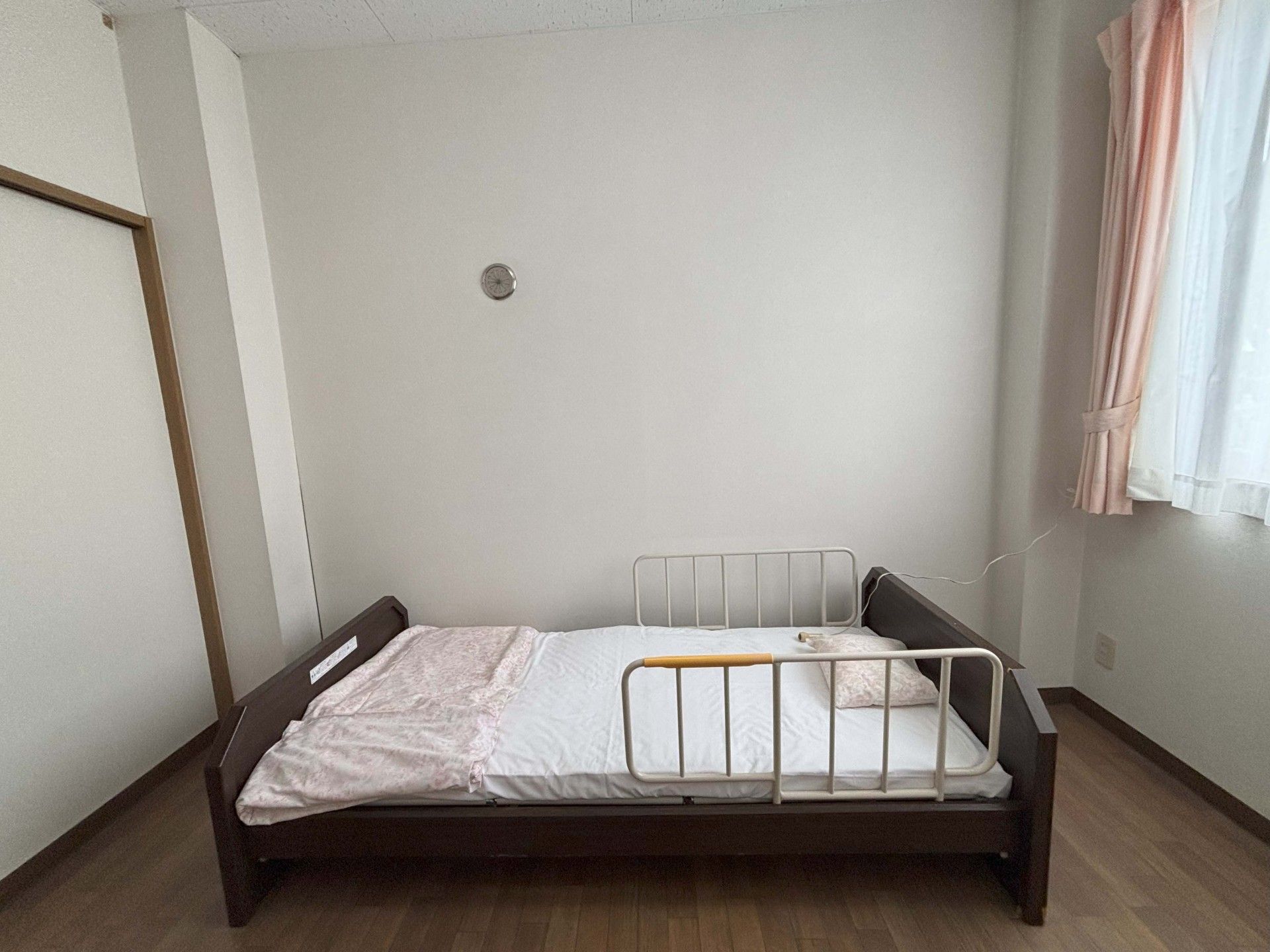 シンプルなベッドルーム