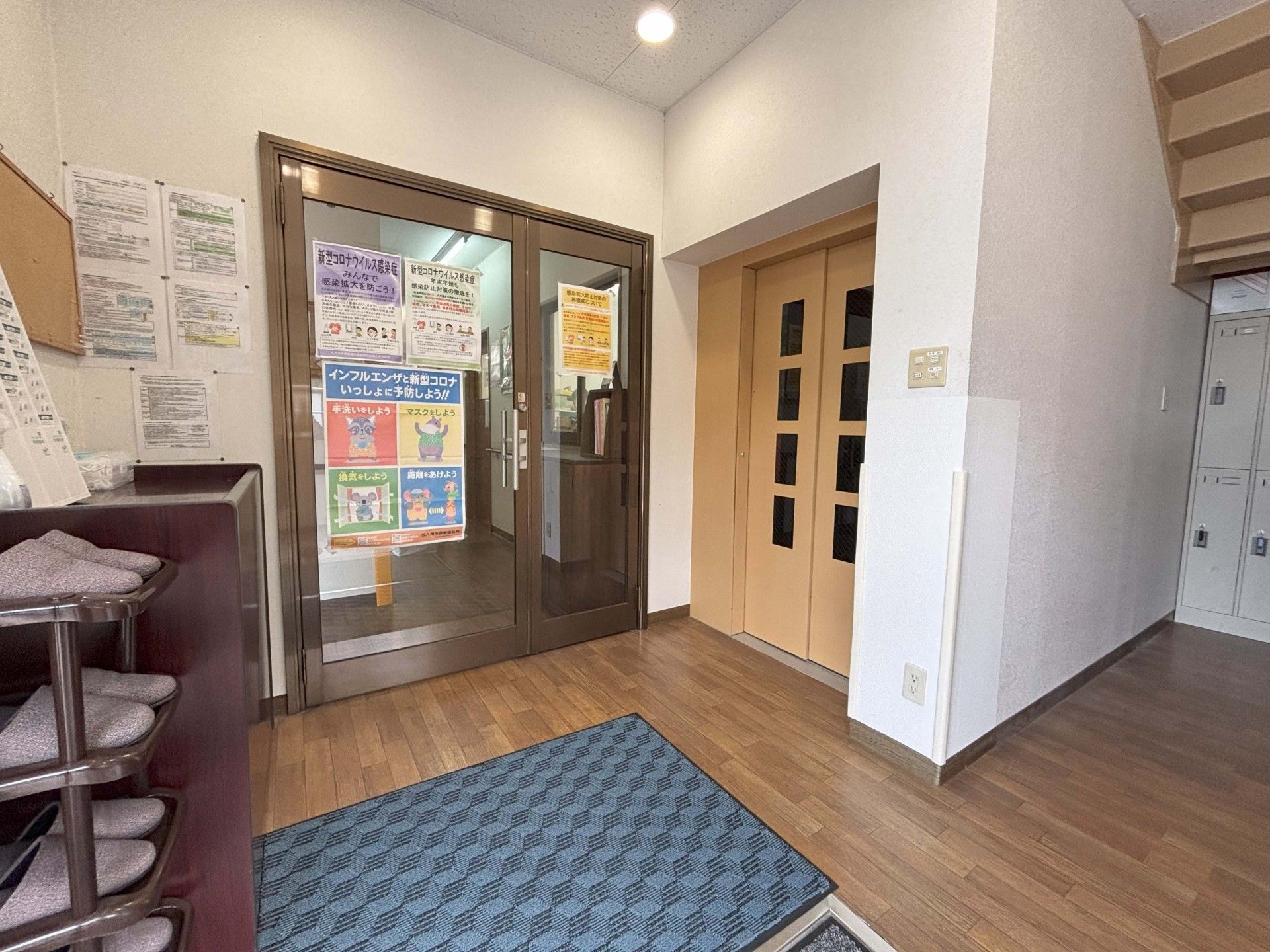 エレベーター前の玄関