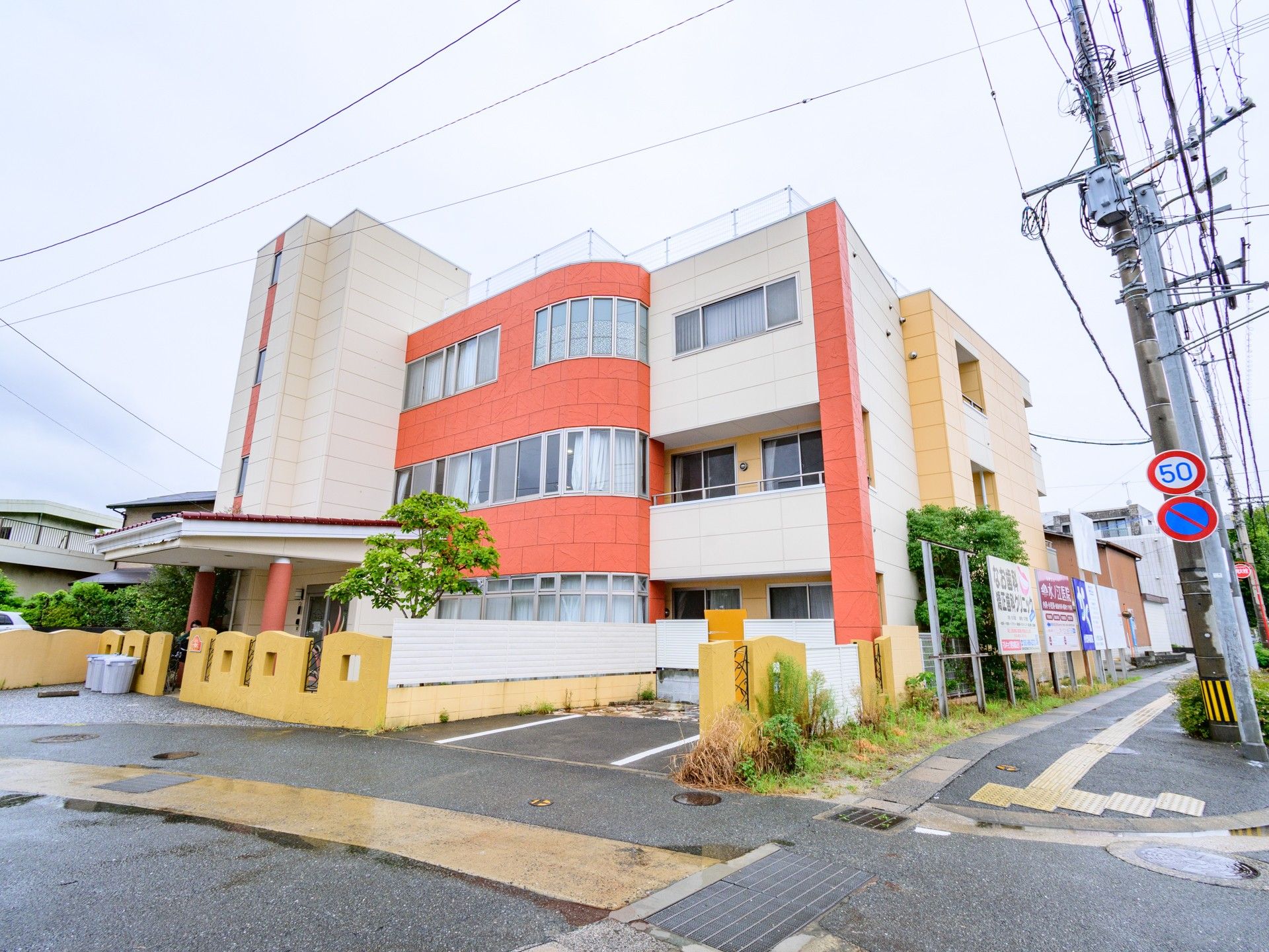 多階層の建物外観