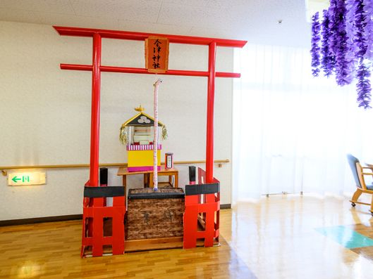 鳥居とお賽銭箱