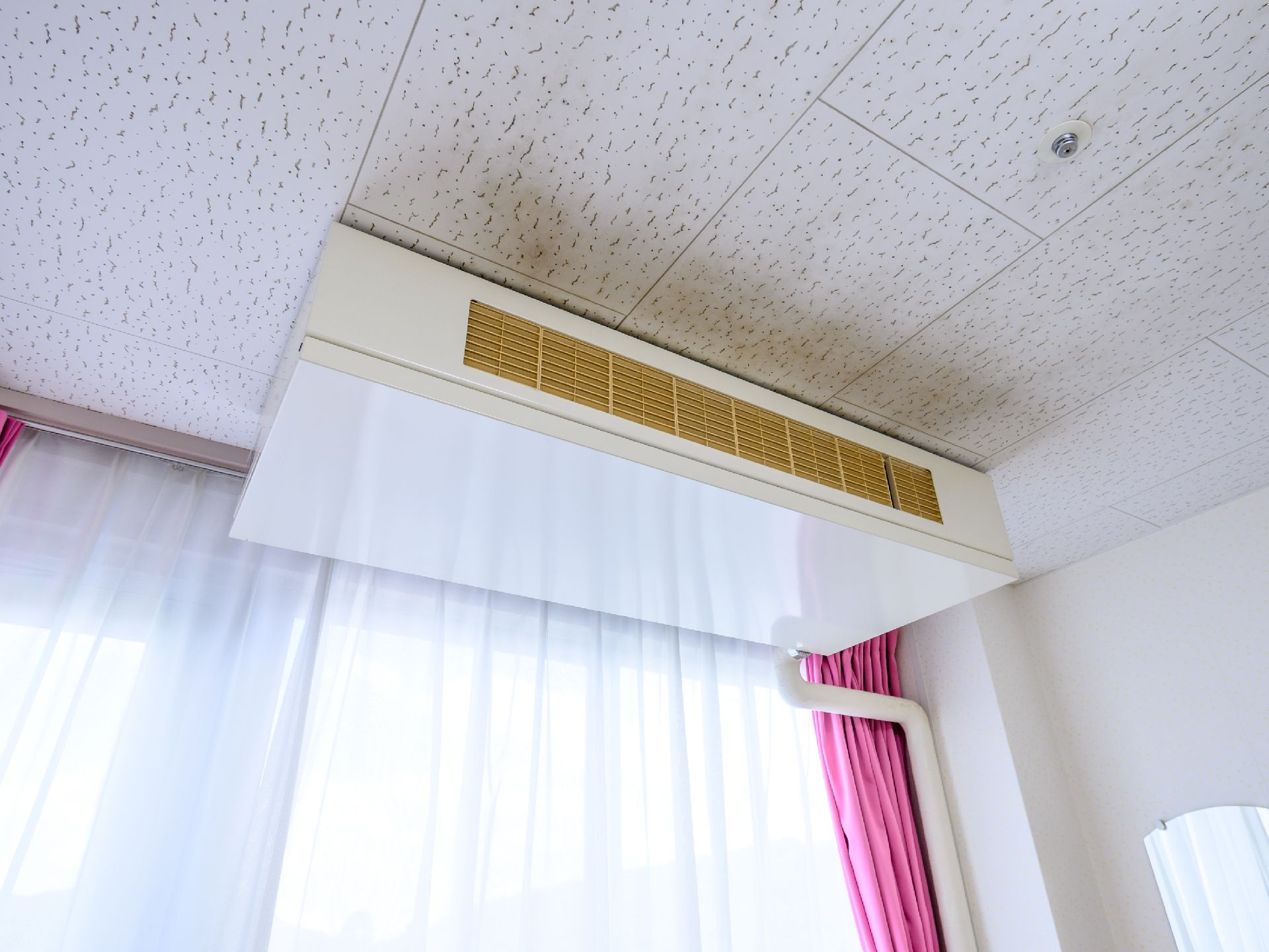 居室内エアコン