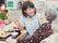 ご利用者様がスタッフにサポートしてもらいながら食事している様子。