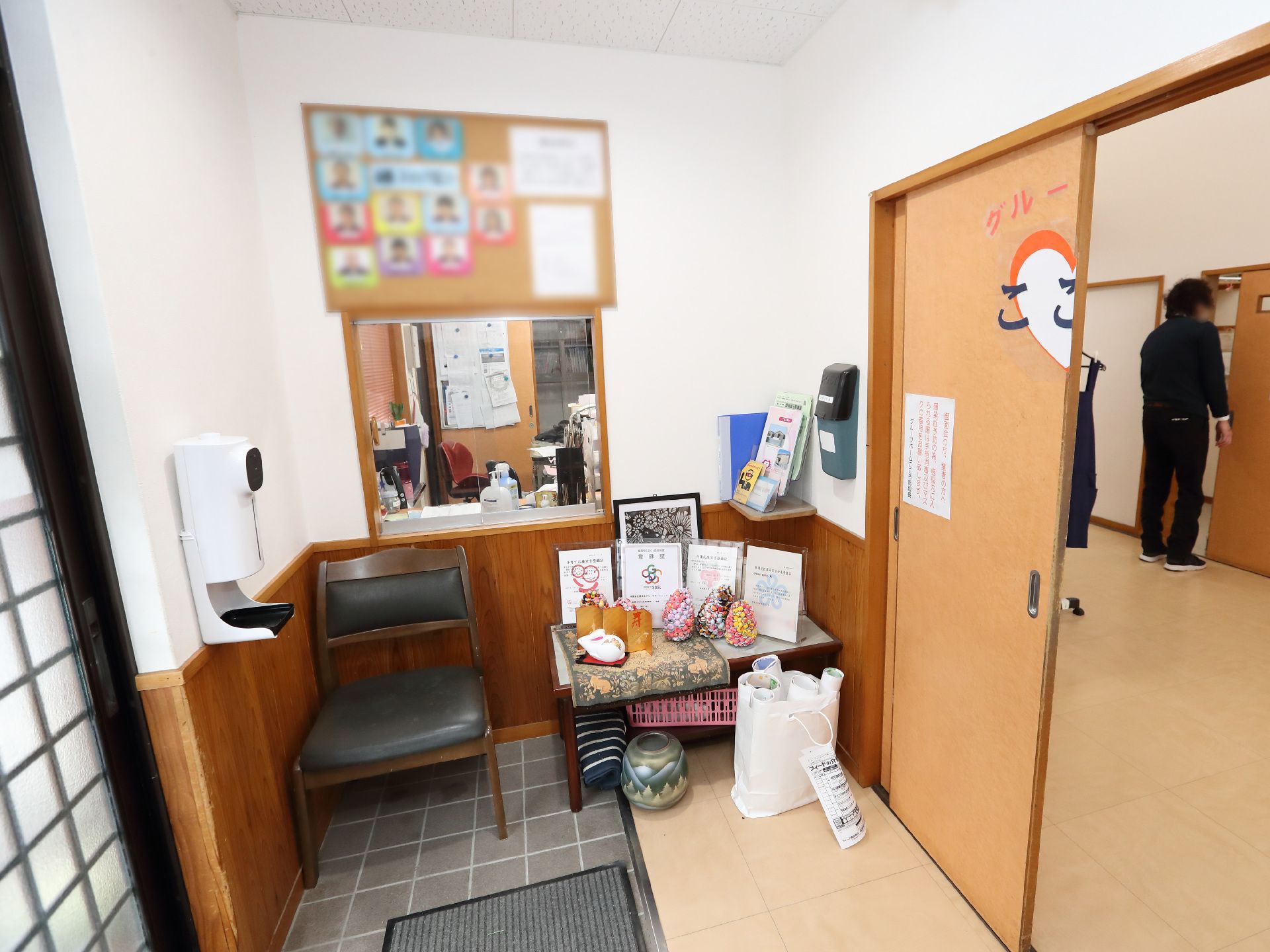 受付が設置された玄関