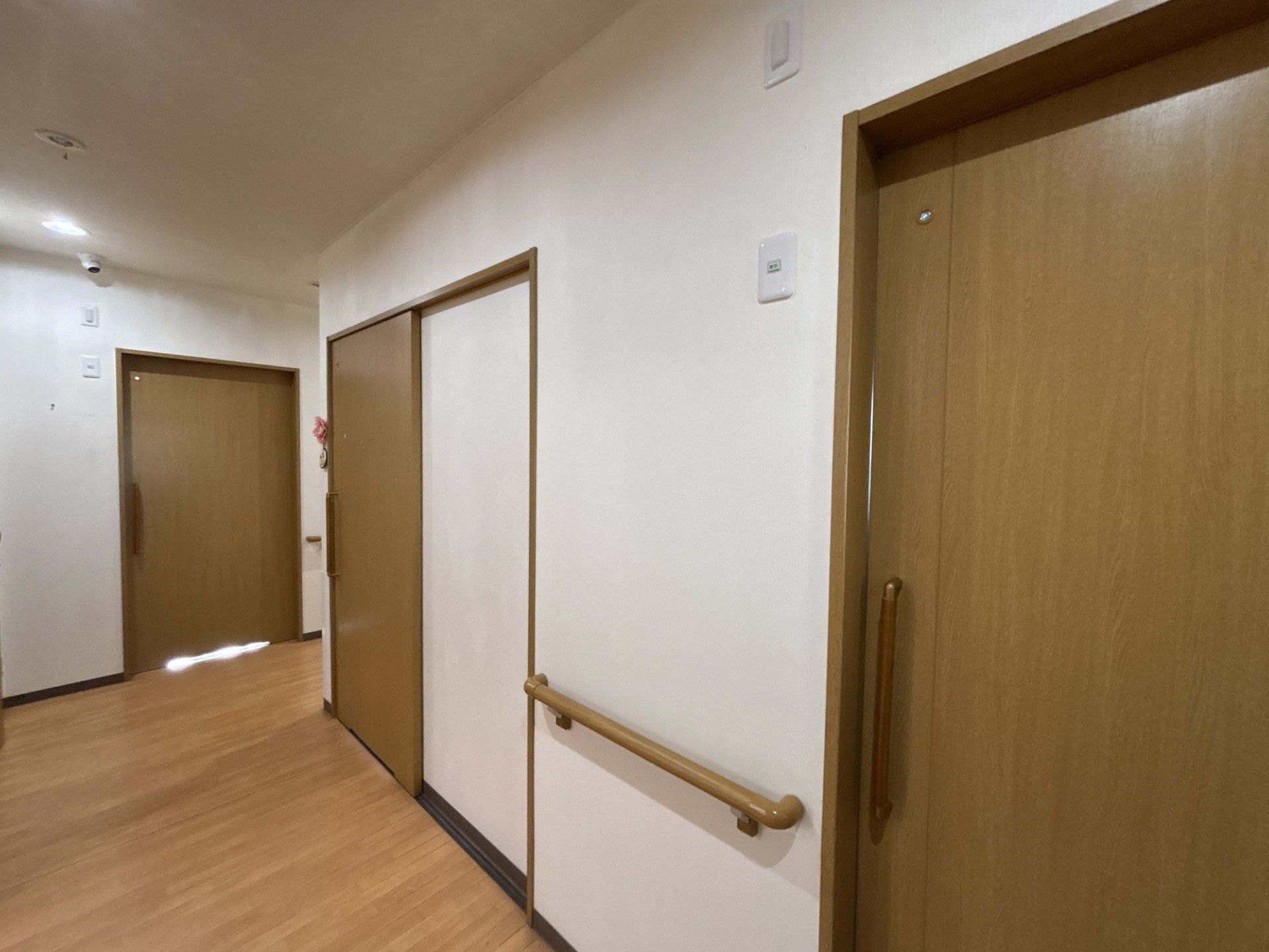 手すり付きの廊下