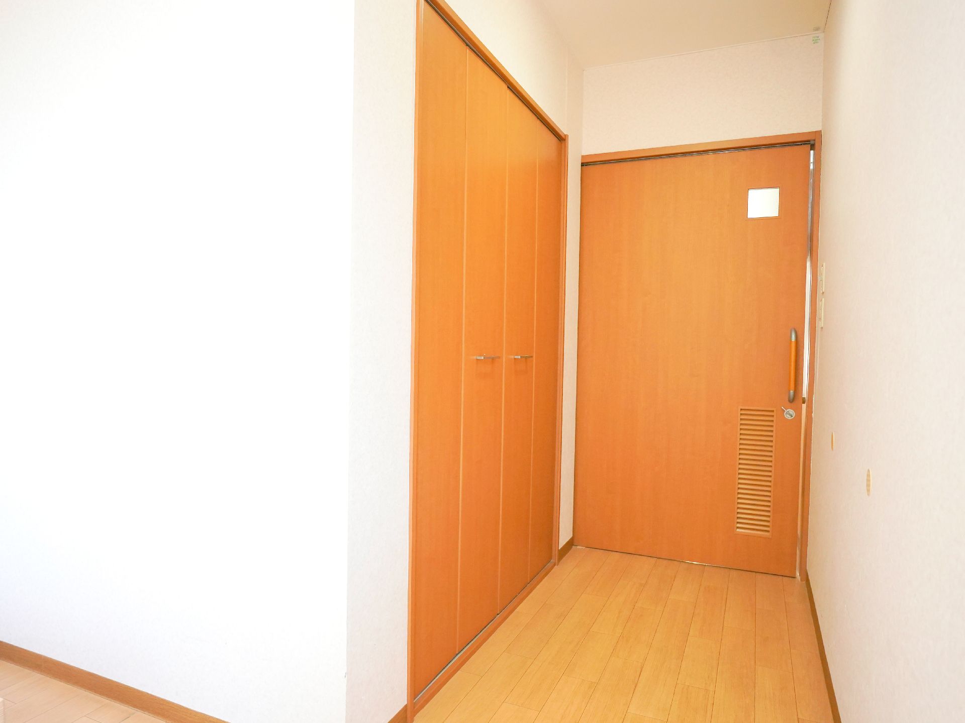 介護ベッドや家具類を置いても狭さを感じない居室