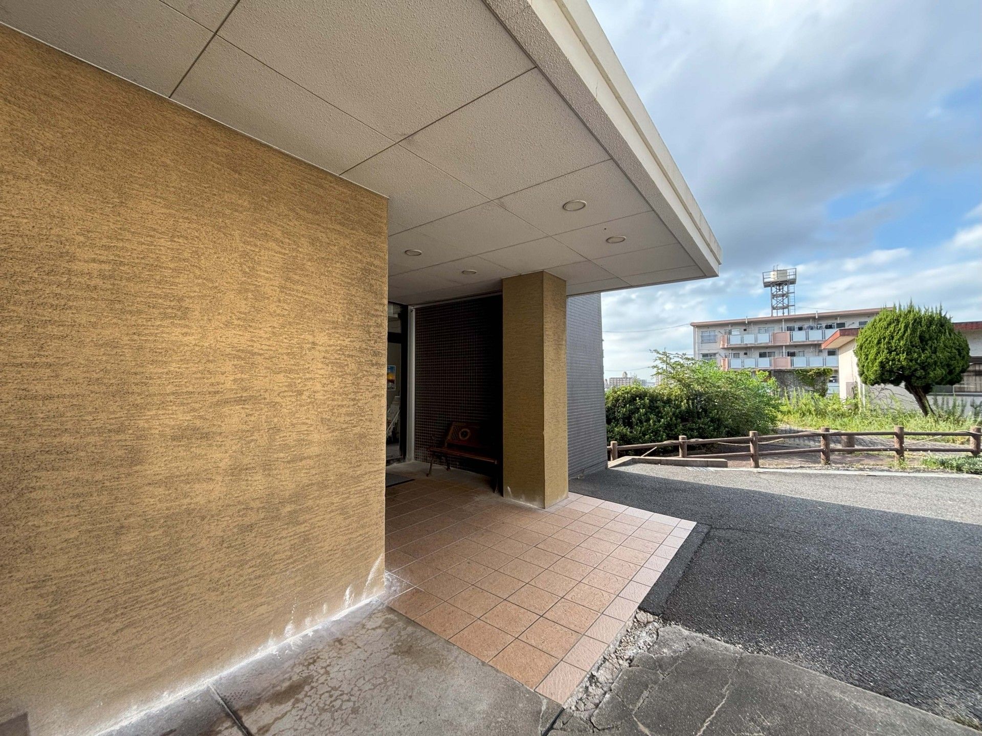 エントランスの外観