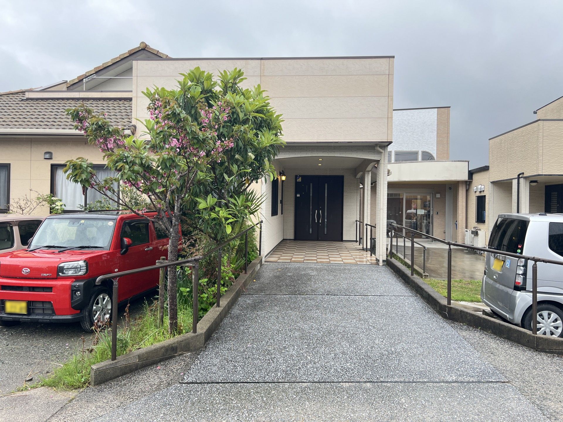 入り口が広い建物