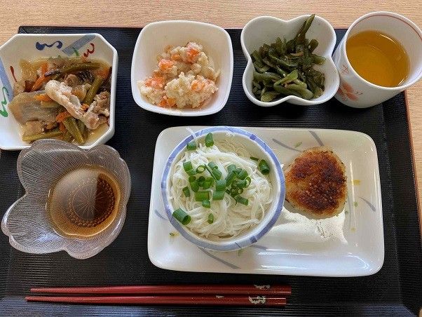 栄養バランスの食事提供