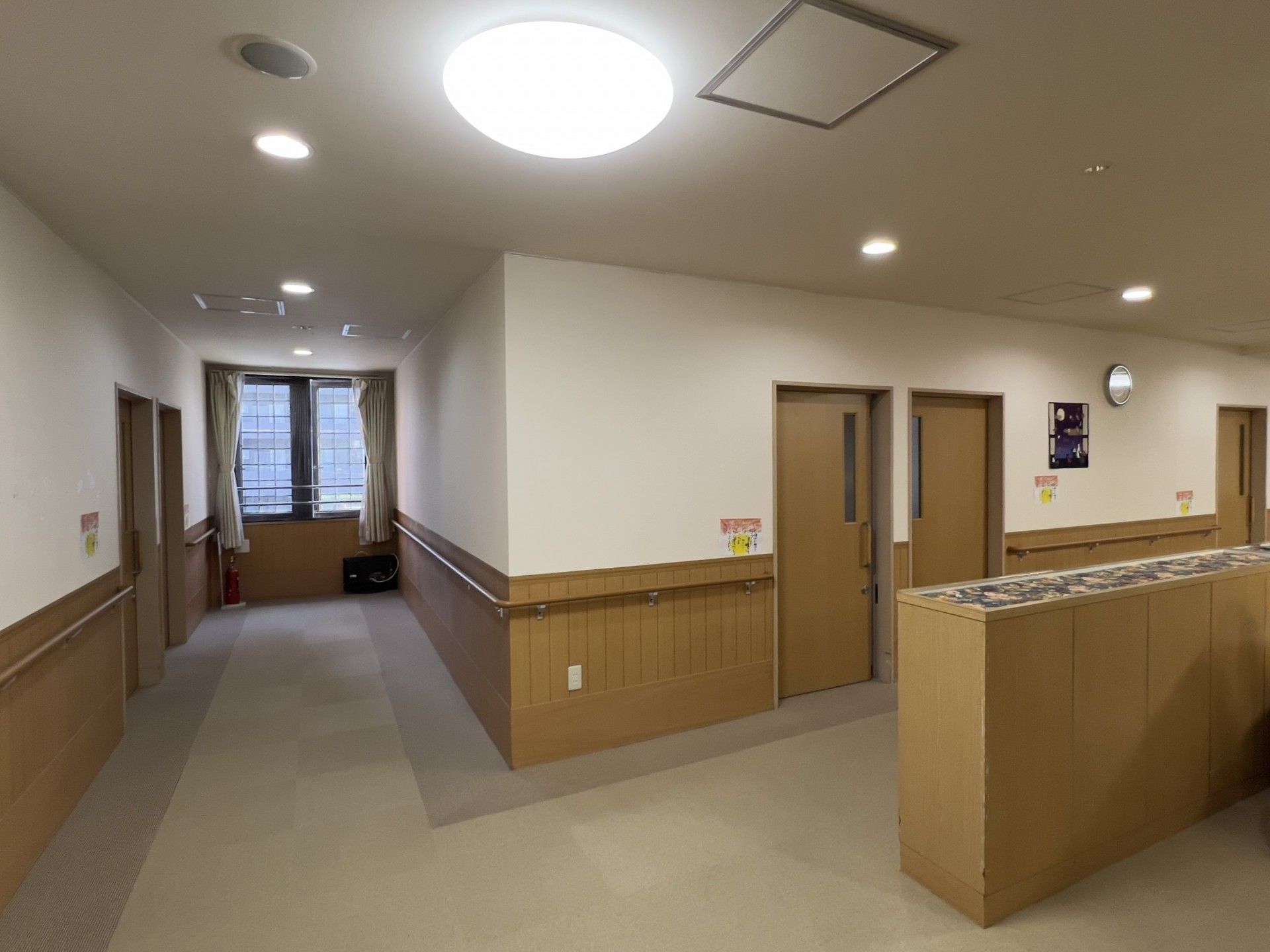 手すりのある廊下