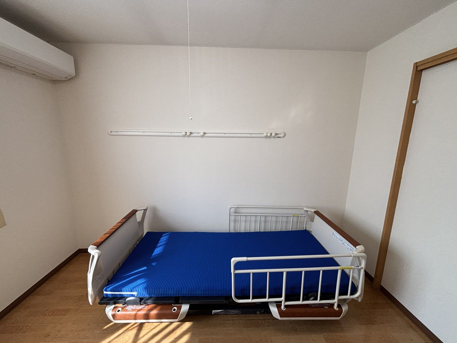 シンプルなベッドルーム