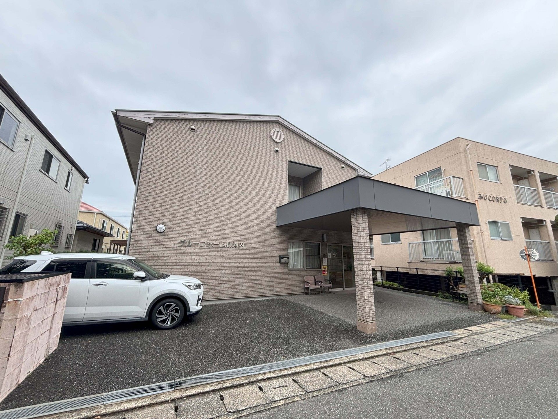 エントランスの外観