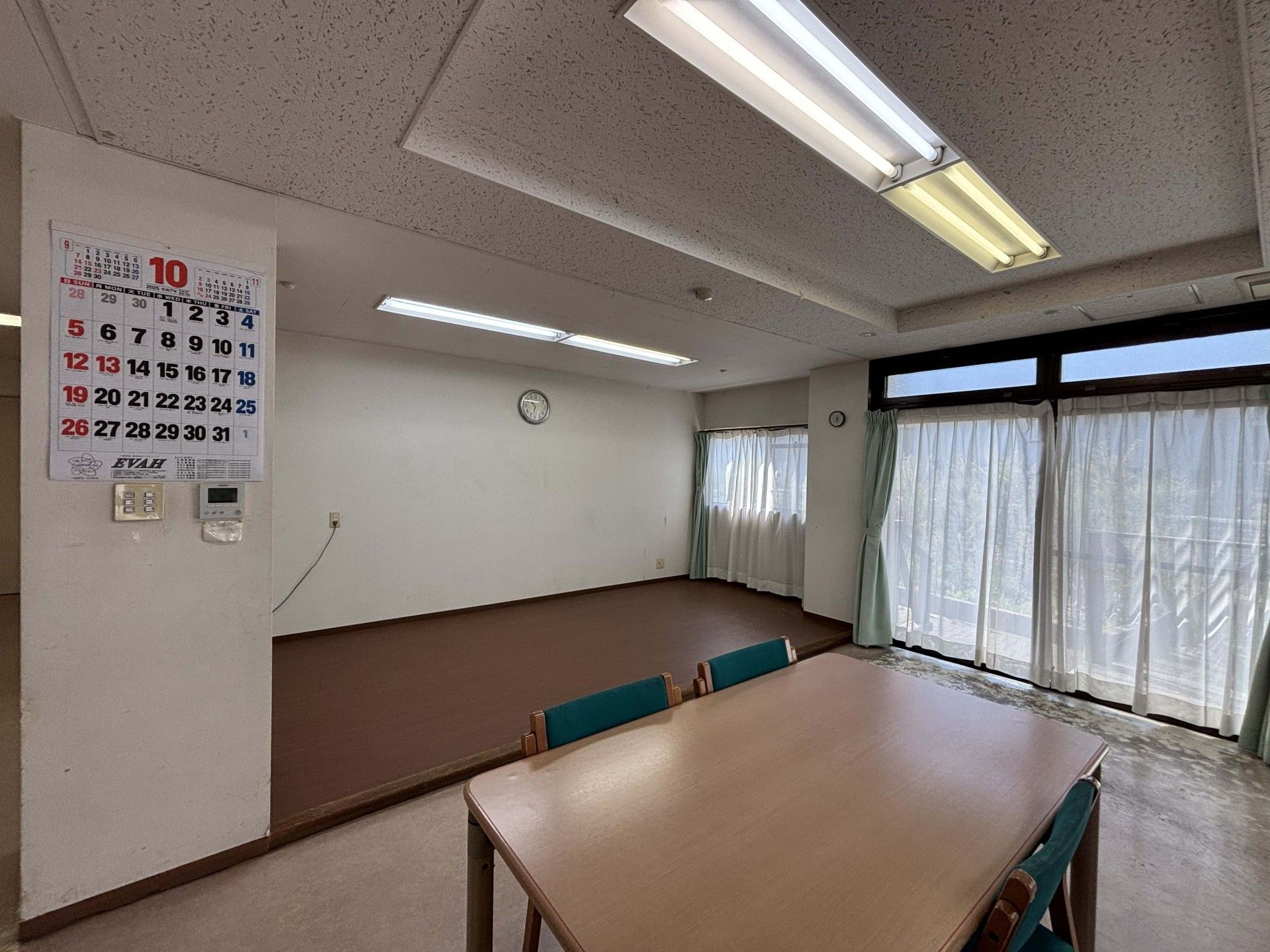 明るい部屋の一角