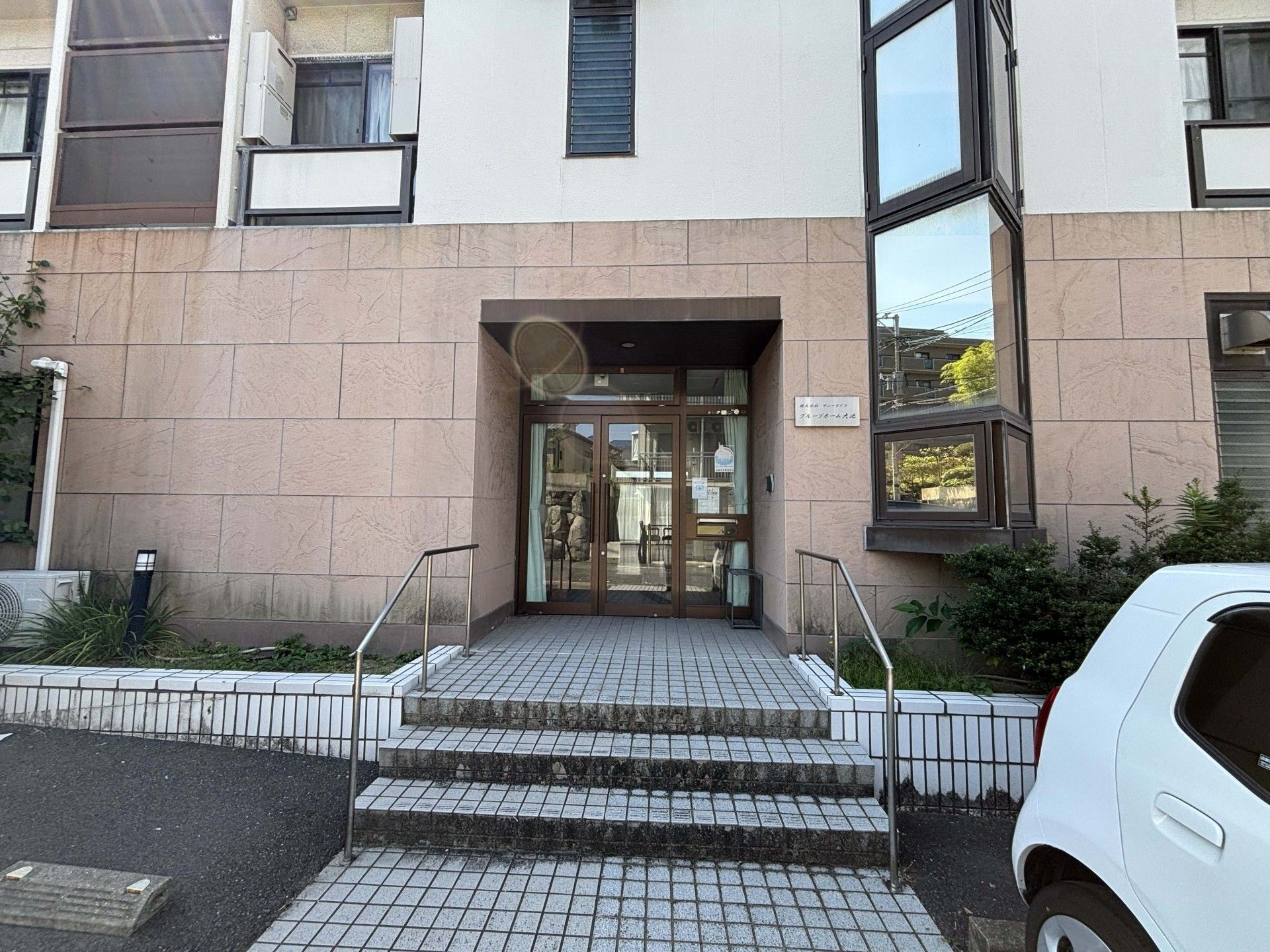 エントランスの外観