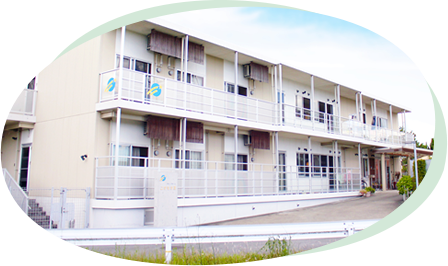 ゆったりとした外観の建物