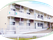 ゆったりとした外観の建物