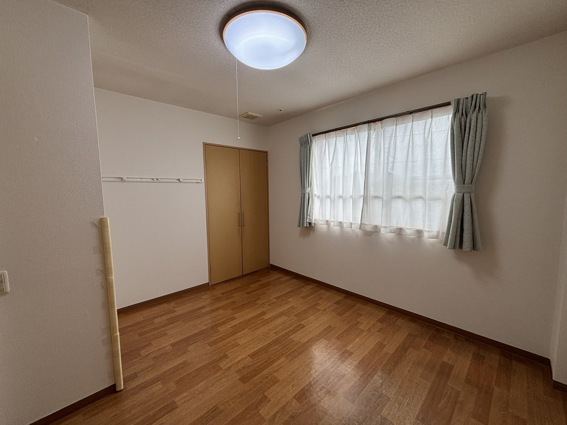 明るい個室の一角
