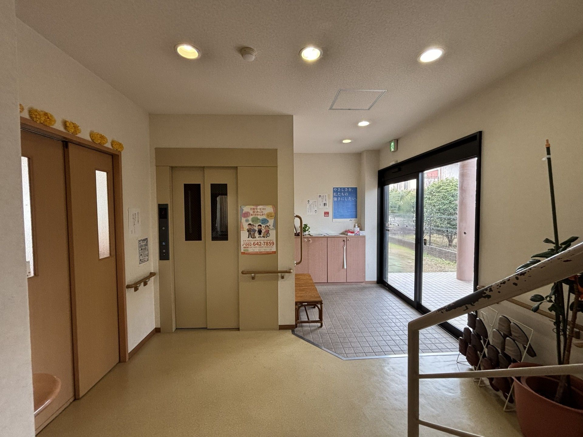 エレベーターと出入口