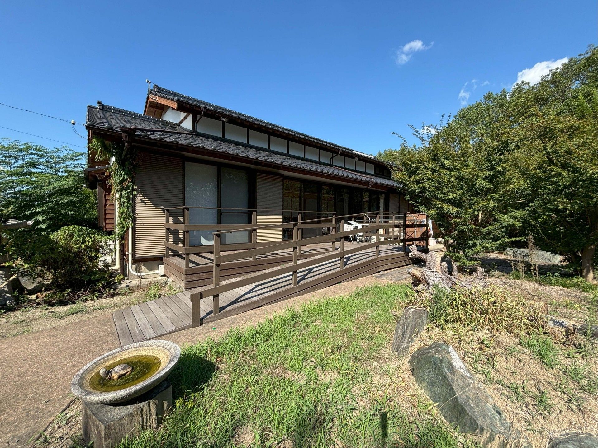 和風の建物と庭園