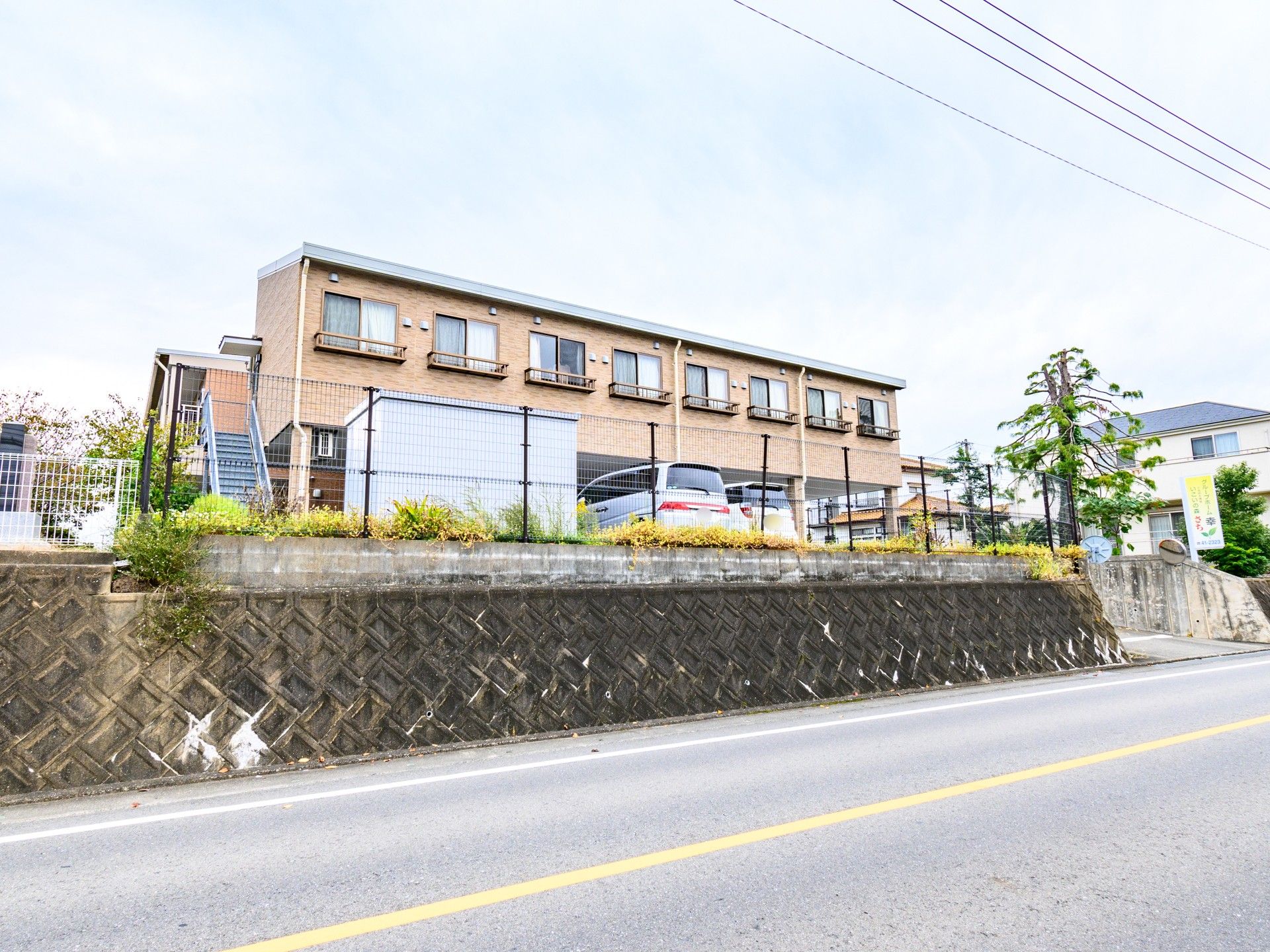 ゆったりとした建物外観