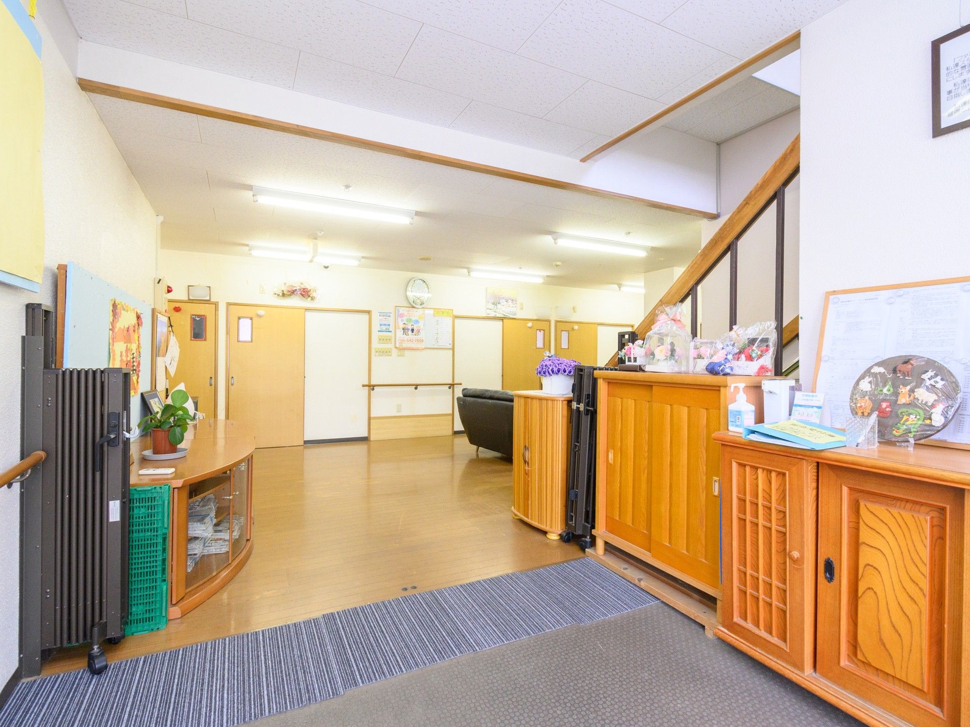 明るく広々とした受付エリア