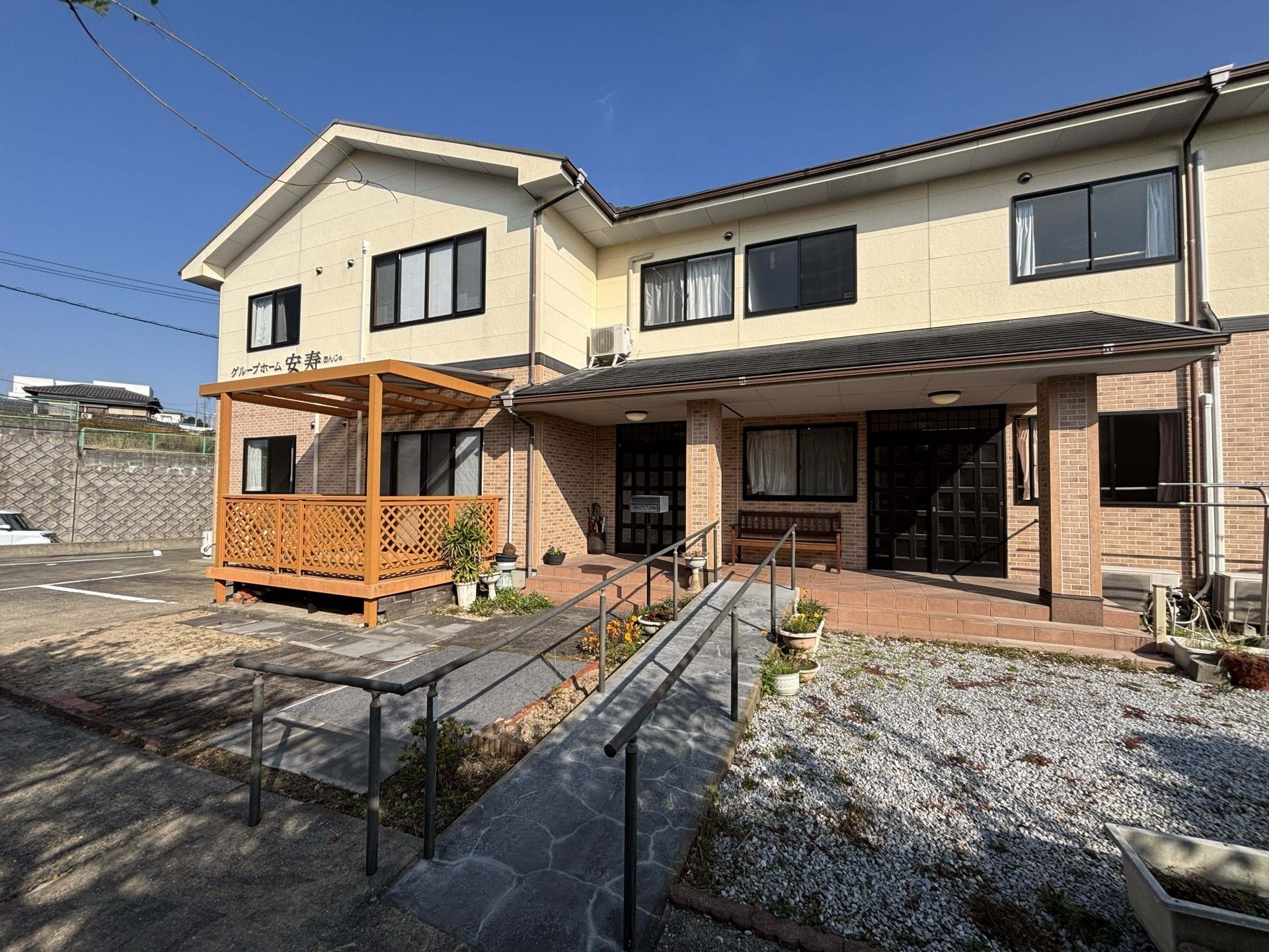 エントランスの外観