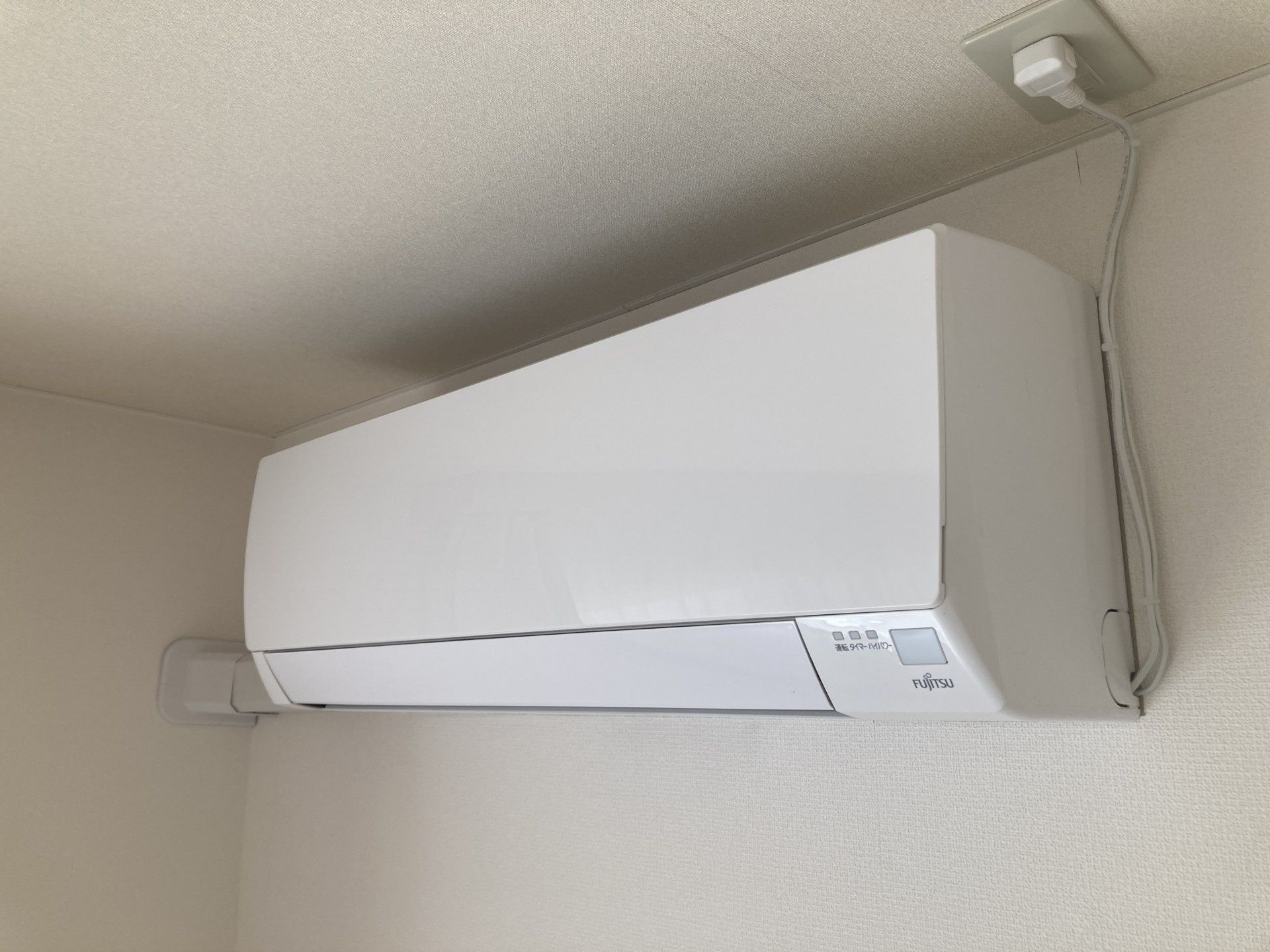 壁に設置されたエアコン