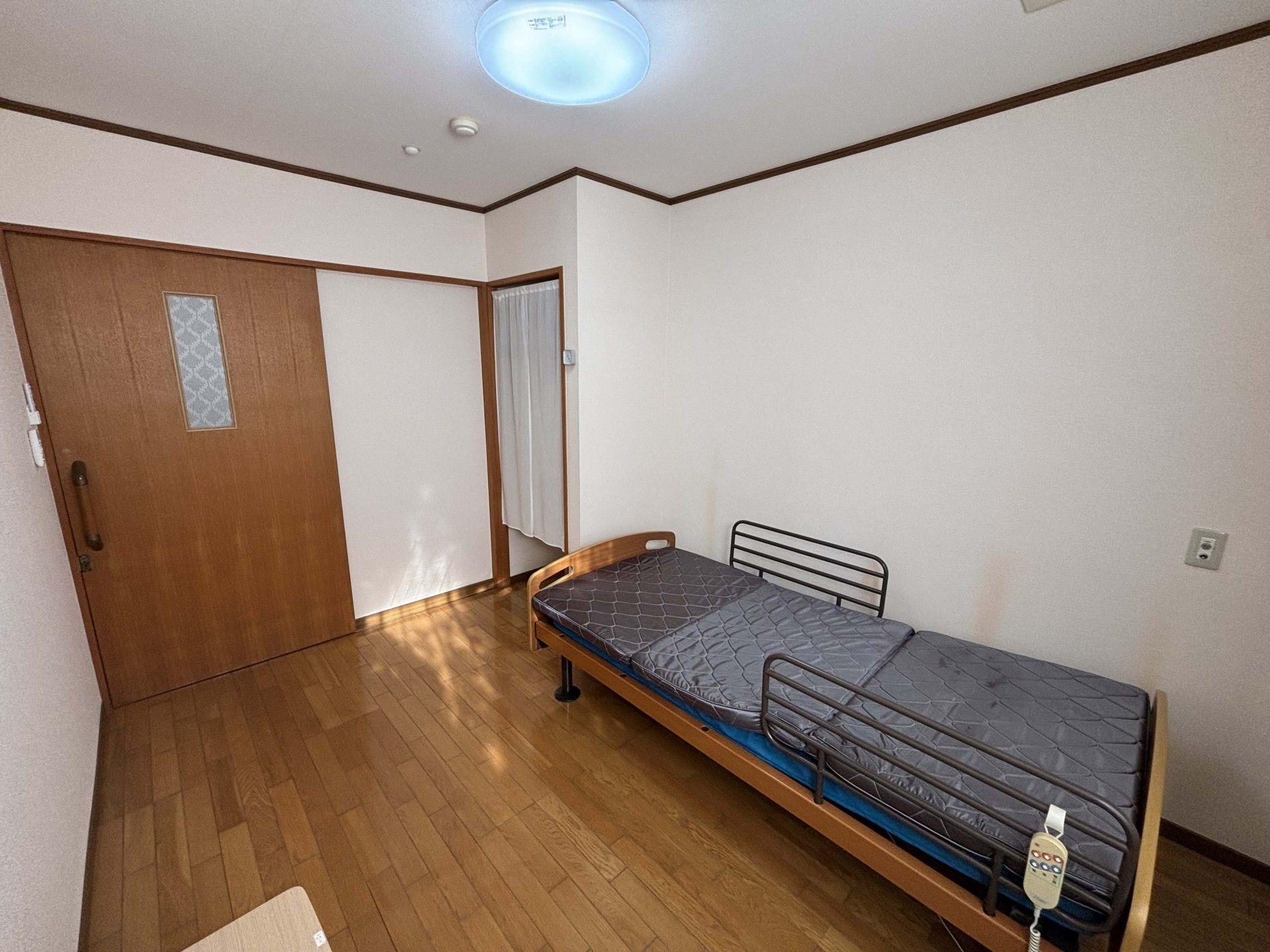 シンプルな個室の一角