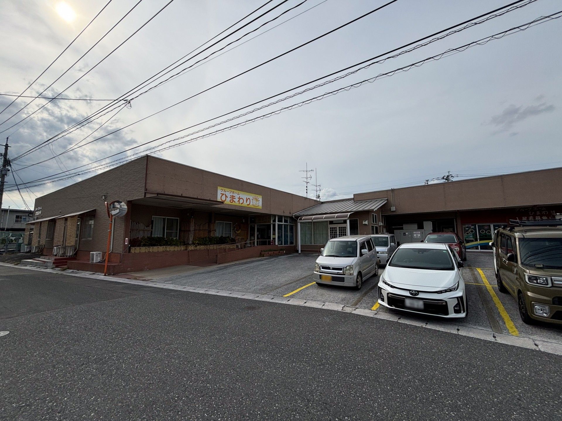 ゆったりとした駐車場の施設