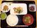 お盆にセットされた和食とお茶