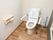 右奥にはトイレ掃除用具が置かれている