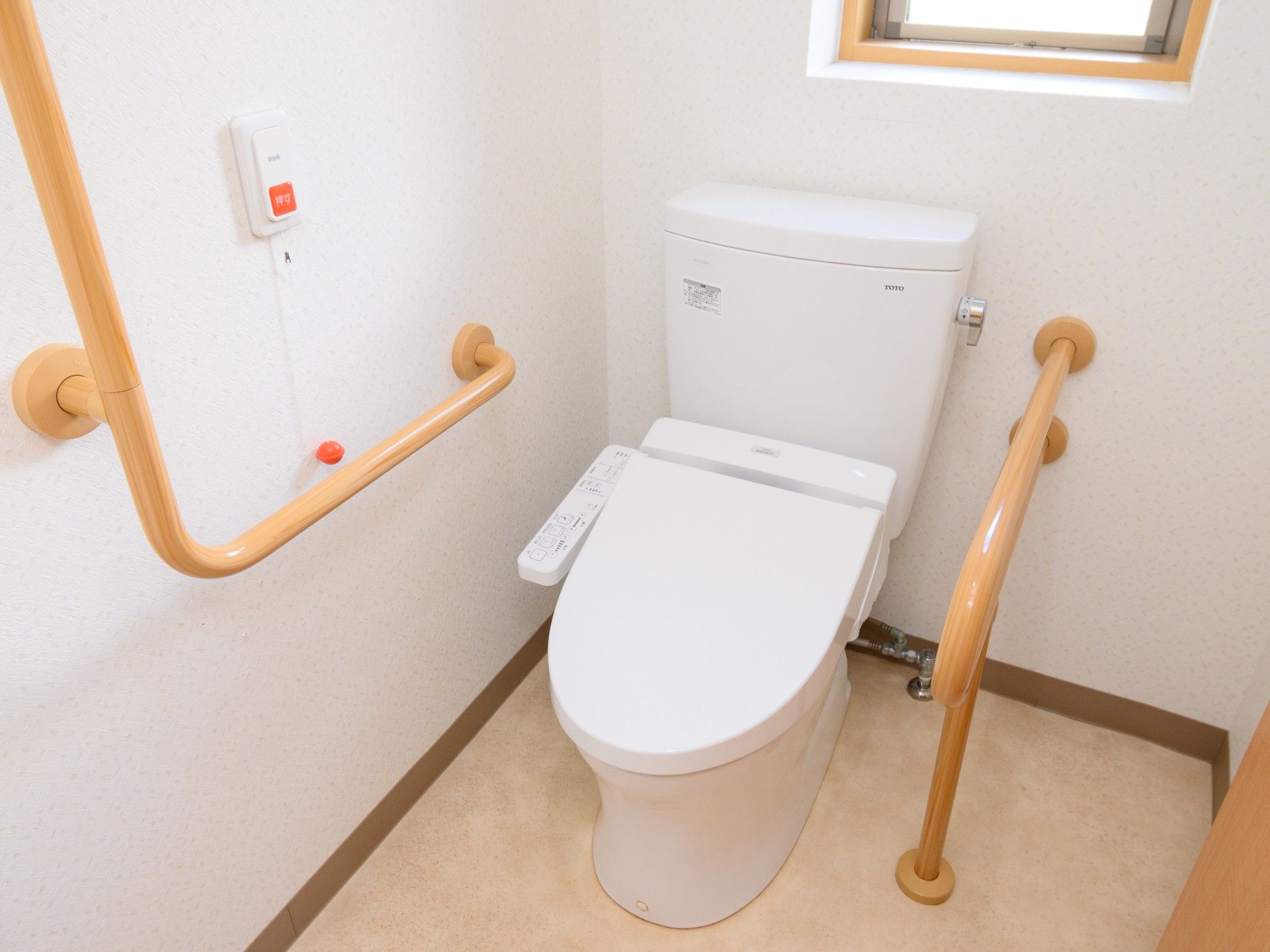 呼び出しボタンが設置されたトイレ