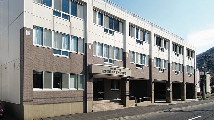 ゆったりとした外観の建物
