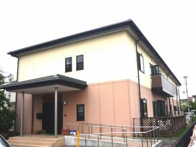 ゆったりとした建物の外観