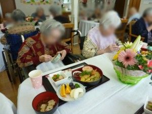 食事を楽しむ様子