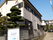 明るい外観の建物