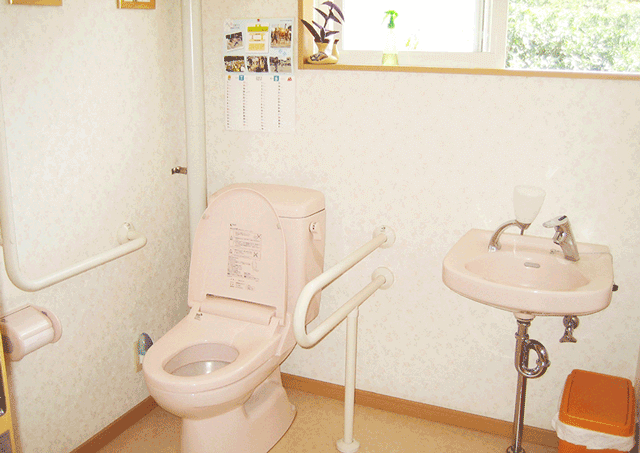 バリアフリーのトイレ空間