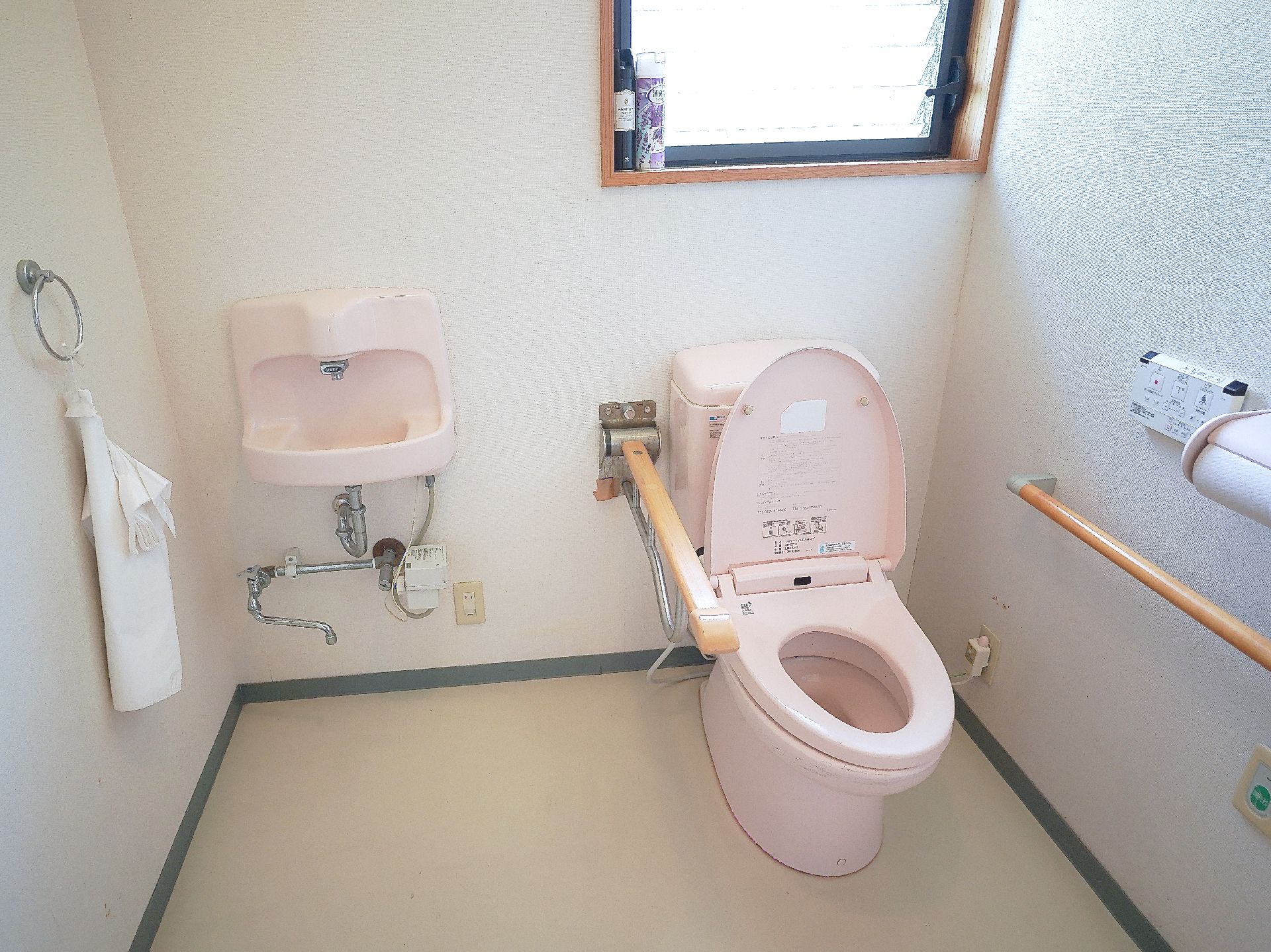 広め設計のトイレ