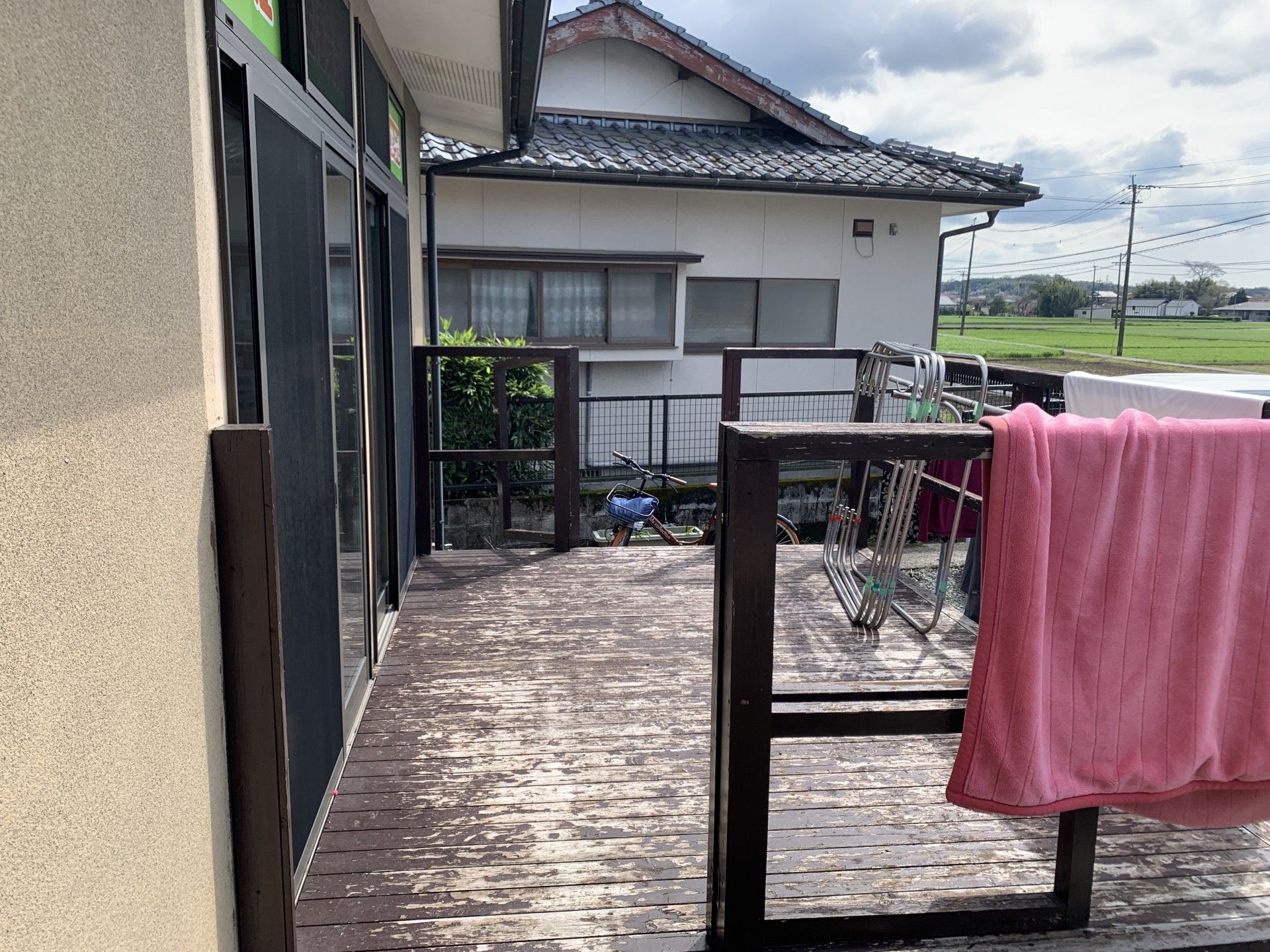 日差しが心地よいウッドデッキ