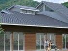 自然に囲まれた建物外観