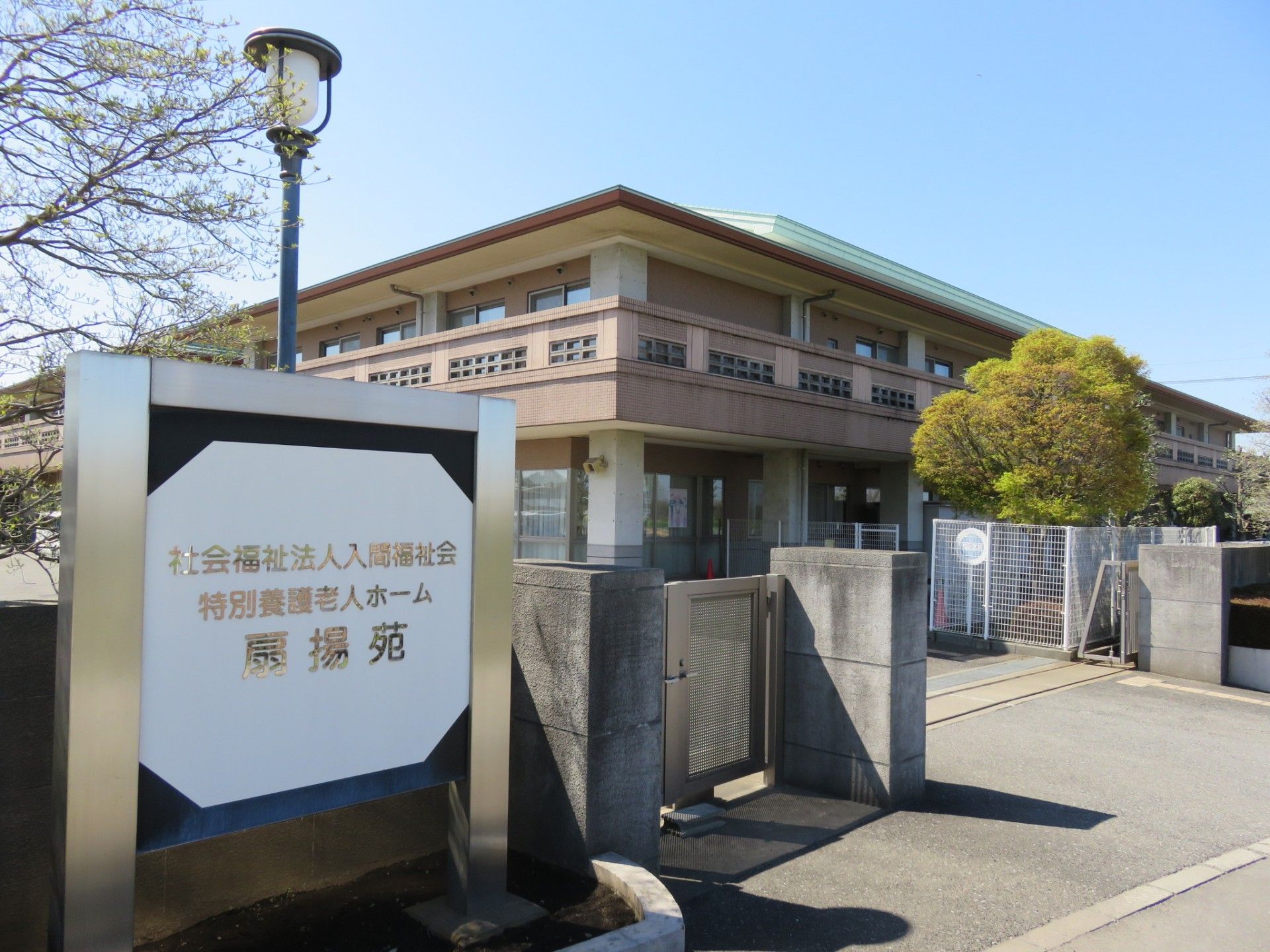 ゆったりとした施設の入口