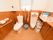 木の素材感をいかした、温かみのある雰囲気のトイレである。それぞれの便器に合わせた形で手すりが配置されている。