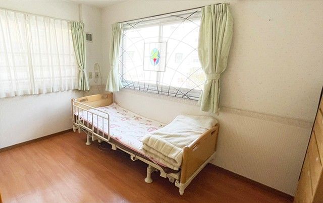 明るい個室の一角