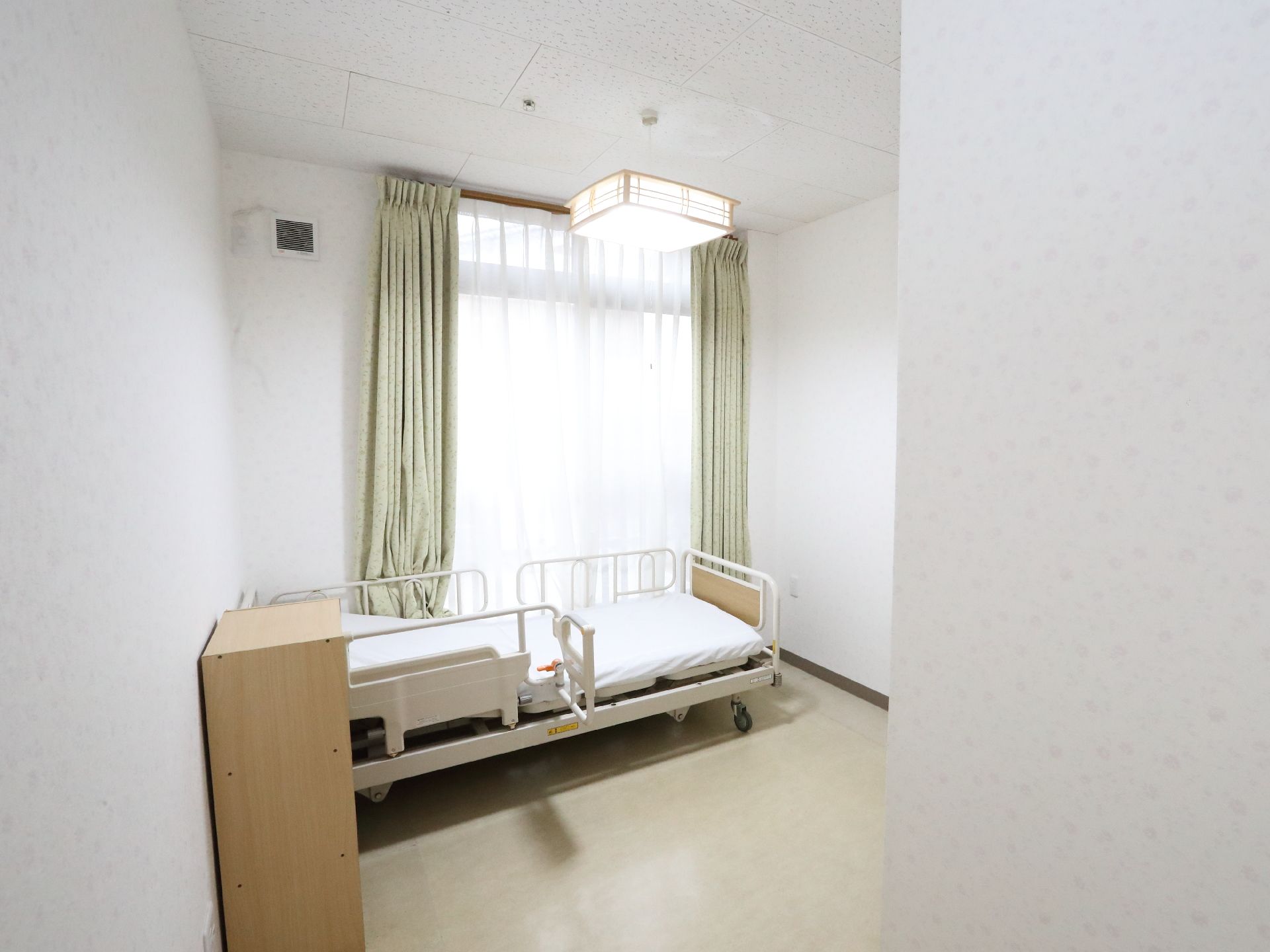 広く、さまざまな家具を置くことができる居室
