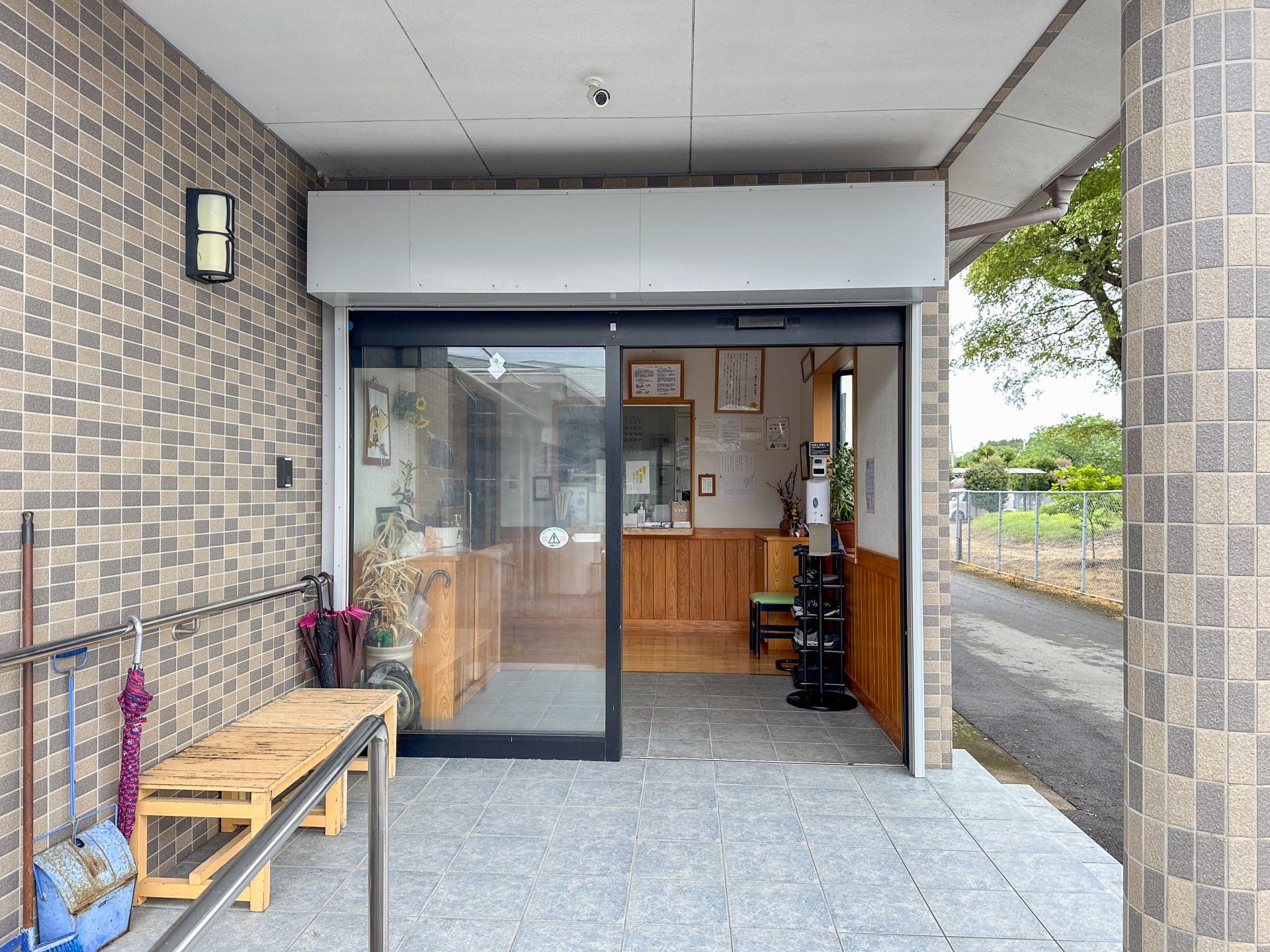 入口の自動ドア施設