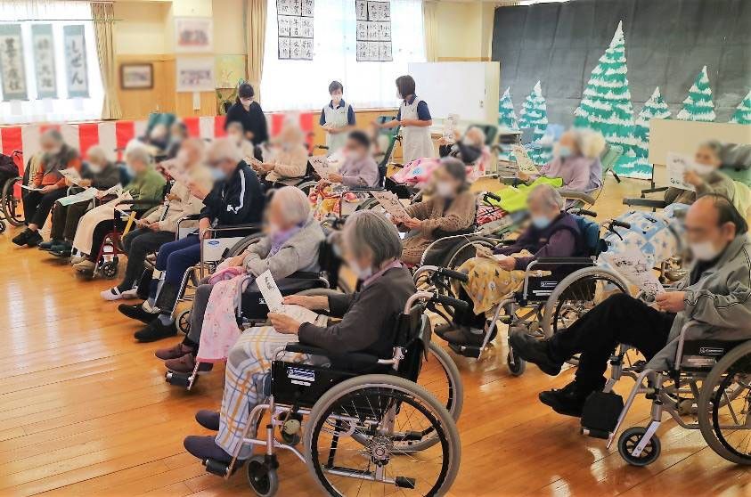 集会中の利用者たち