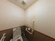 バリアフリー設計のトイレ空間