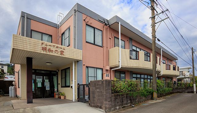 ゆったりとしたエントランスの建物